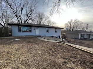 13101 NW Porter Rd, Parkville, MO 64152