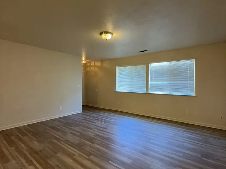 155 Derek Dr — Photo 33