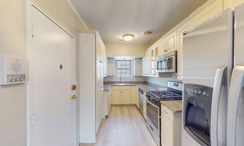 1st image of 137 Lake Shore Rd APT 4