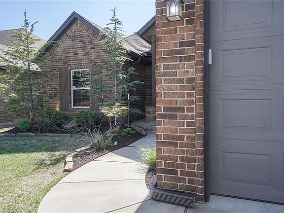 3rd image of 2616 Coles Creek Ln