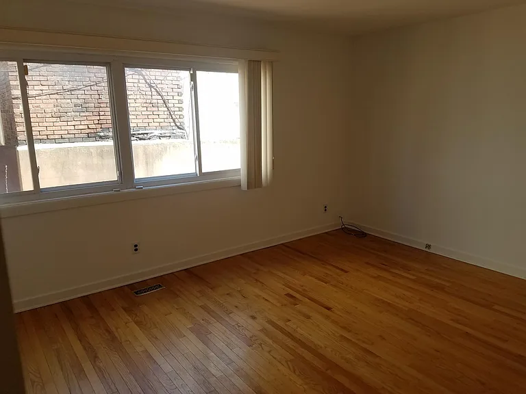 221 Head House Ct — Photo 8