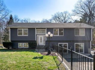 31 Charlton Rd, Dudley, MA 01571