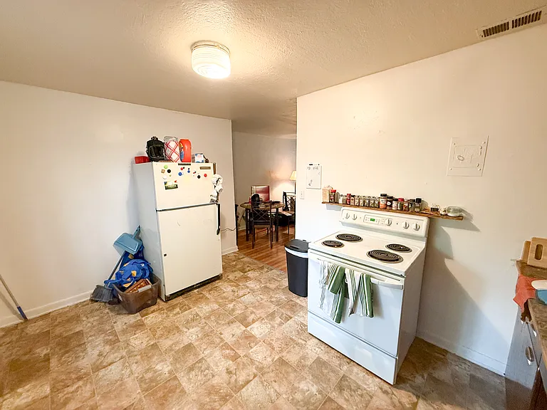 115 E Plum St — Photo 8