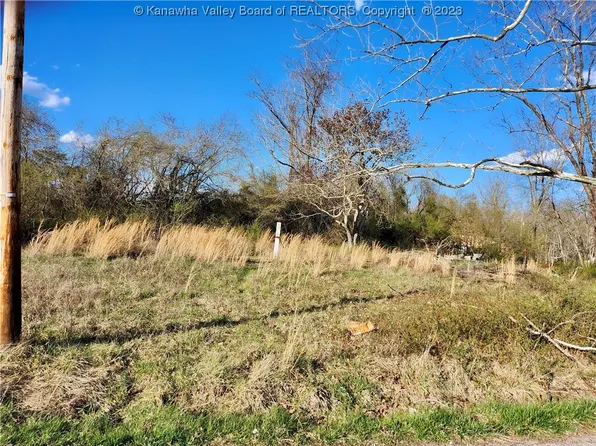 1237 Kelly Hill Rd, Clendenin, WV 25045