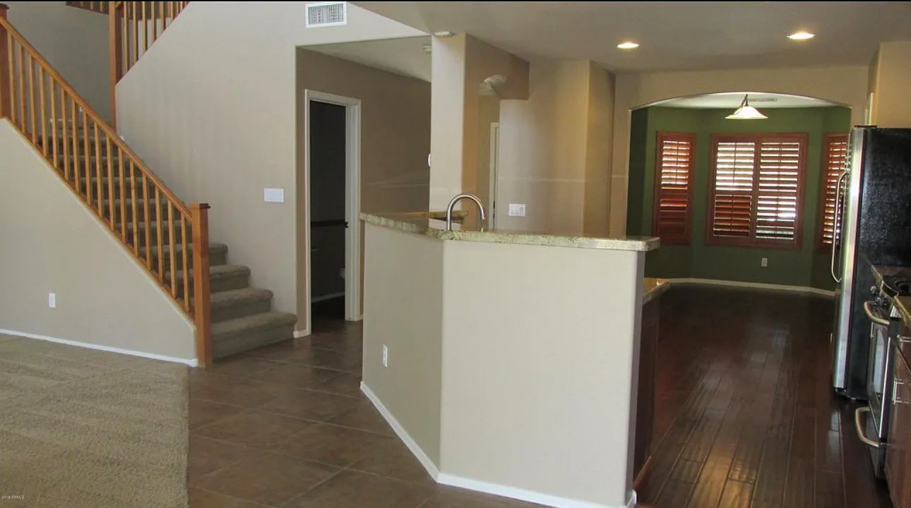 4 bed, 2.5 bath, 2113 sqft, $2,500 — Photo 3