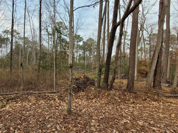 13 Shorewood Dr, Colonial Beach, VA 22443