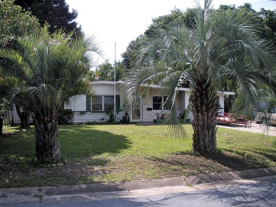 1st image of 32 Laurie Dr NE