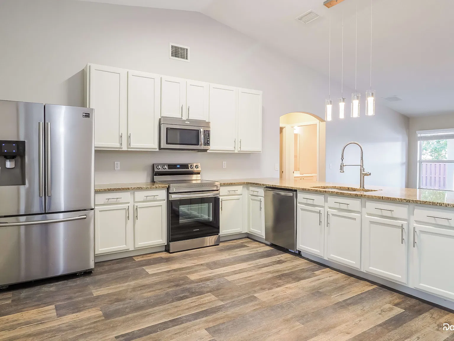 4 bed, 2.0 bath, 2074 sqft, $3,010 — Photo 3