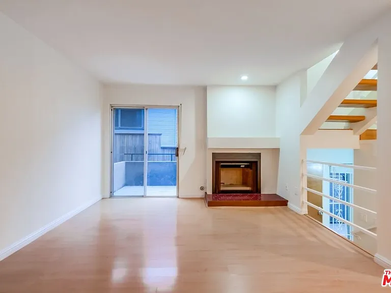 1077 W Kensington Rd #3 — Photo 2
