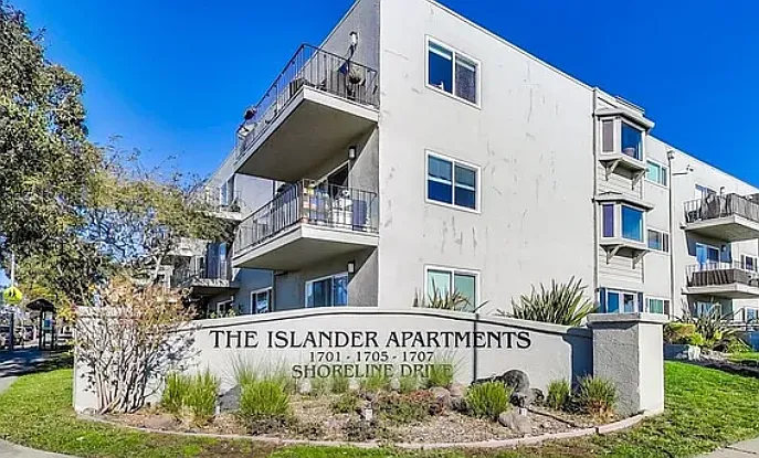 1701 Shoreline Drive