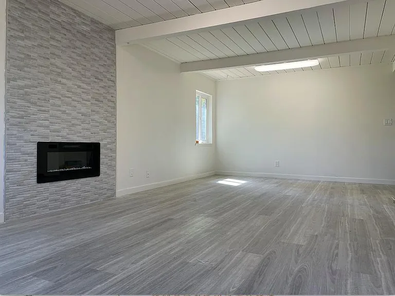 802 Lori Ave — Photo 2