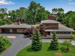 7 Lebrun Cir, Amherst, NY 14226