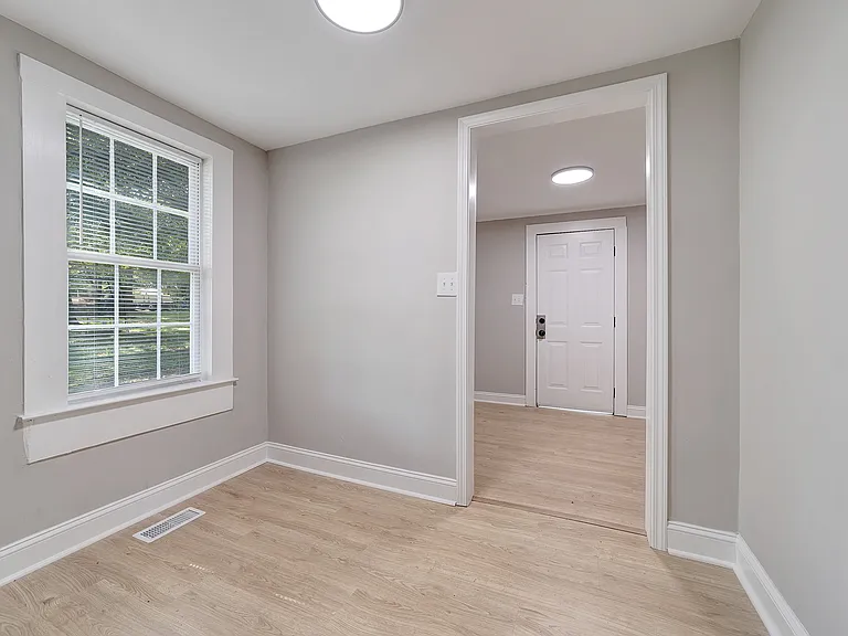 452 13th Ave NE — Photo 14