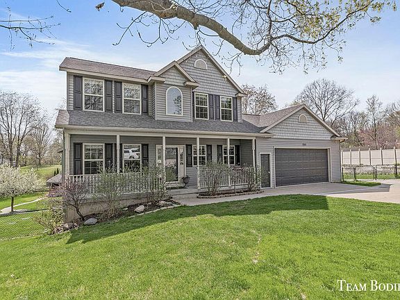 3rd image of 550 Melissa Ct NE