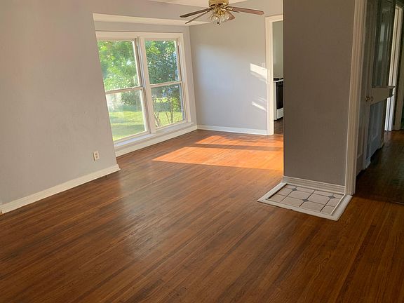 3rd image of 4928 Roanoke St
