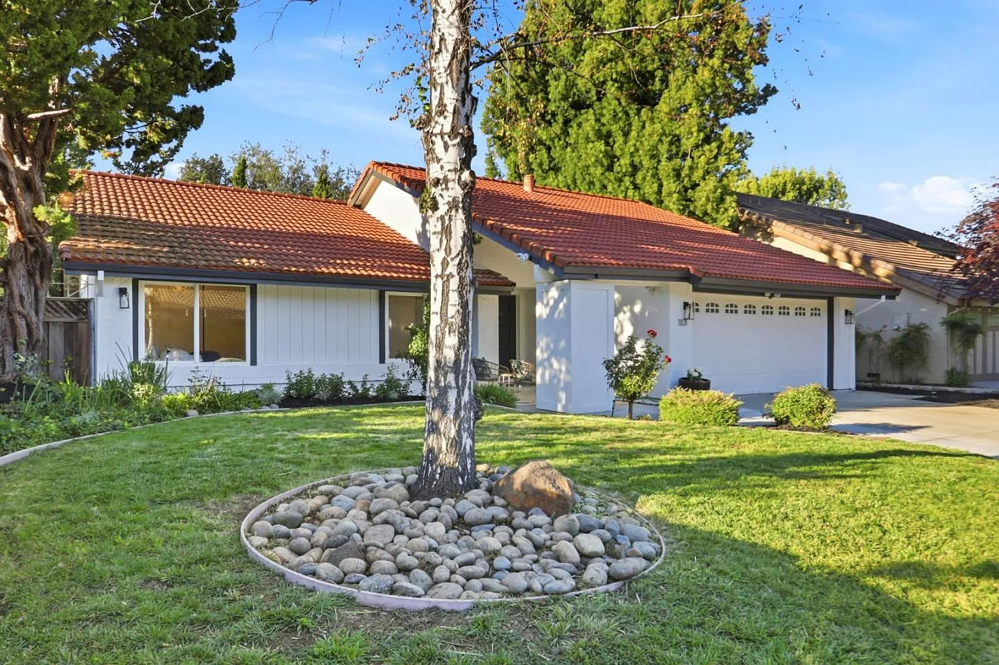 1101 Dwyer Ave photo 1