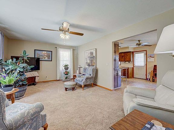 4th image of 19 Circle Dr