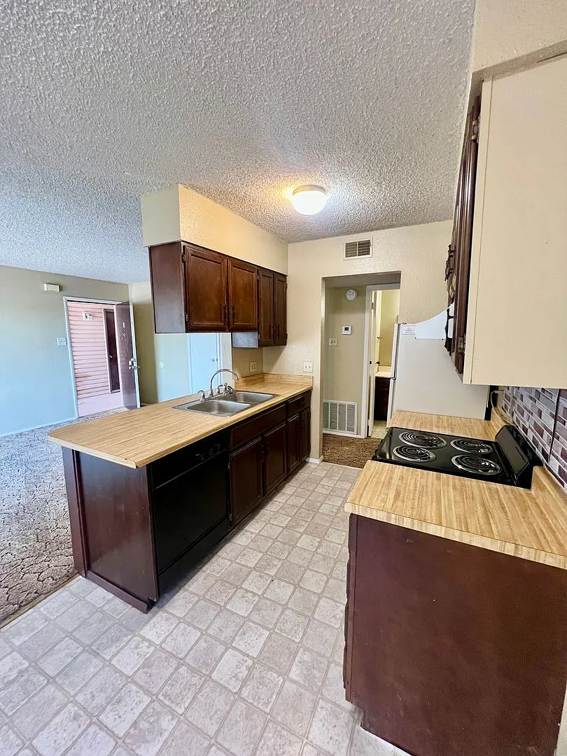North Grand Apts — Photo 1