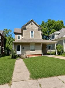 208 S Cottonwood St, Iola, KS, 66749