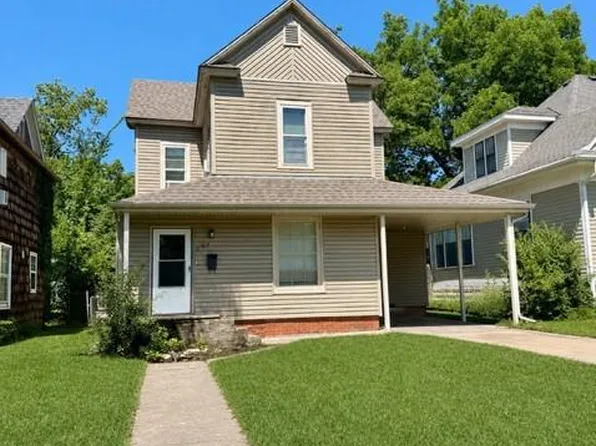 208 S Cottonwood St, Iola, KS 66749