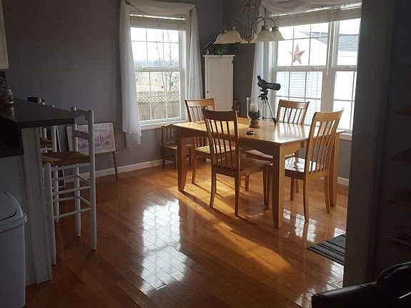 2nd image of 8813 Cottonwood Dr