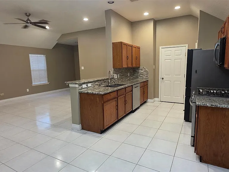 10531 Southway Bend Ln — Photo 3