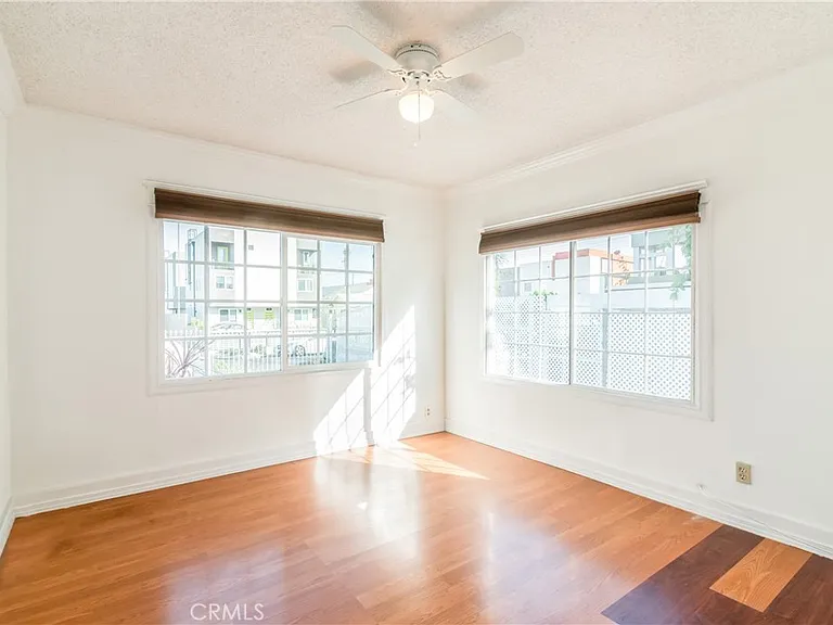 1125 N Heliotrope Dr — Photo 22