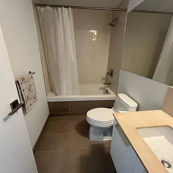 28 Wellesley St E #605 — Photo 17