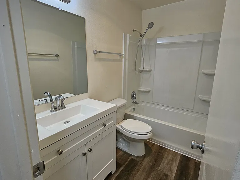 573 Emerald Ave #2 — Photo 15