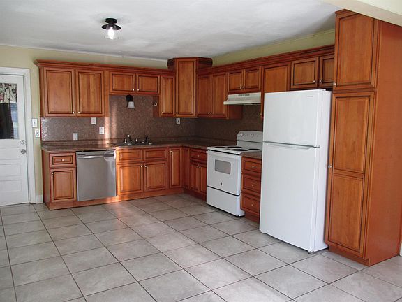 3rd image of 2629 Dowling St