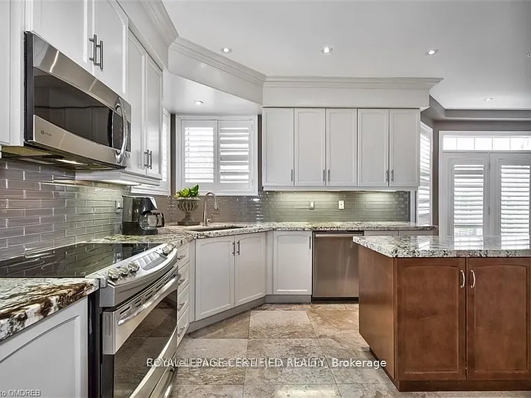 2499 Highmount Cres — Photo 16