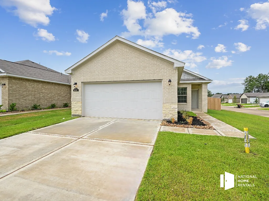 3 bed, 1205 sqft, $1,695 — Photo 2