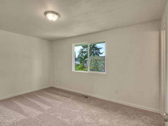 5th image of 17210 6th Ave E