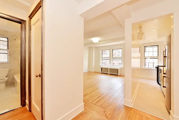 Rented by Buchbinder & Warren | media 22