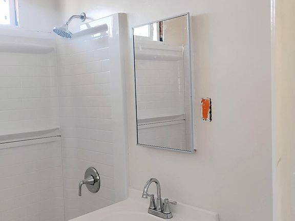 5th image of 10333 California Ave APT C