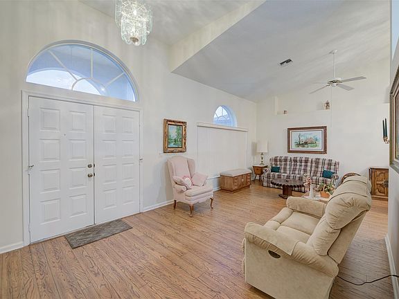 5th image of 243 Malibu Circle