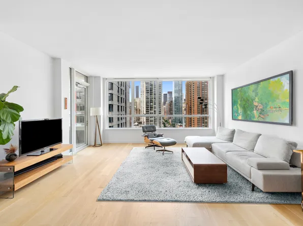 301 East 61st Street 12B image 1 of 9