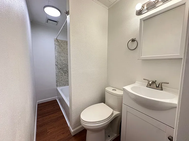 1818 West 8th — Photo 13