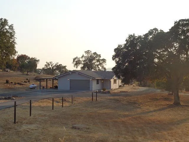 21762 Frontier Rd photo 1