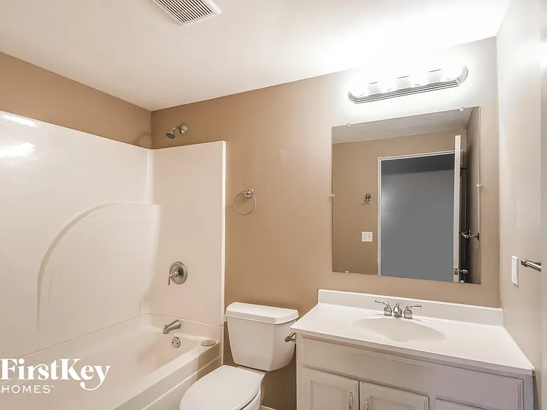 2240 Cherry Ln — Photo 13