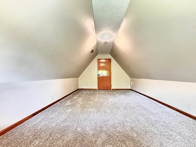 553 Foundry St — Photo 18
