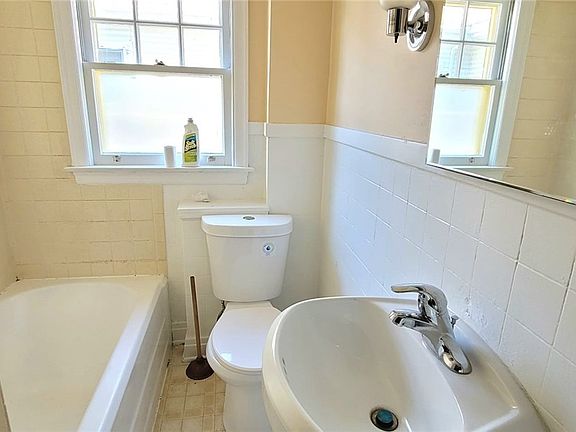 5th image of 323 Portage Rd