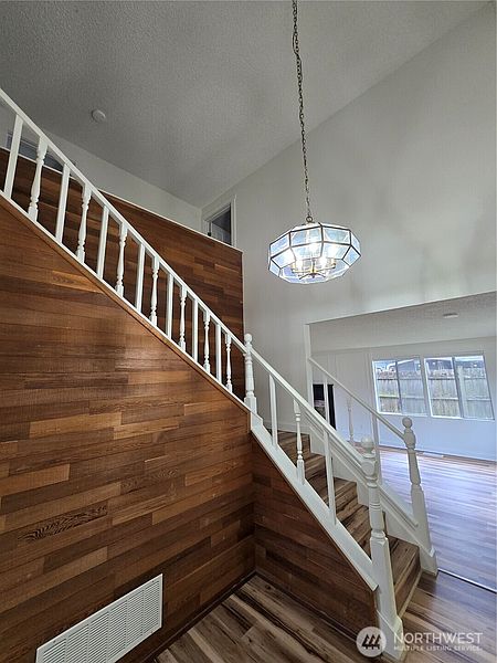 5th image of 12209 12th Drive SE