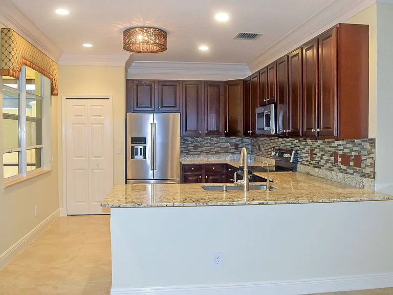 10160 SW Canossa Way — Photo 18