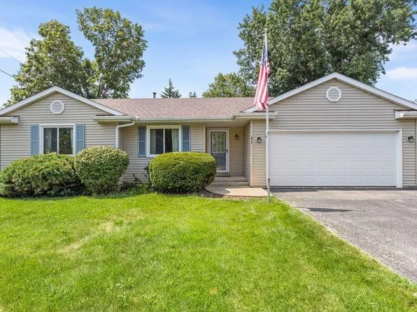 817 Arnold Ave, Rockford, IL 61108