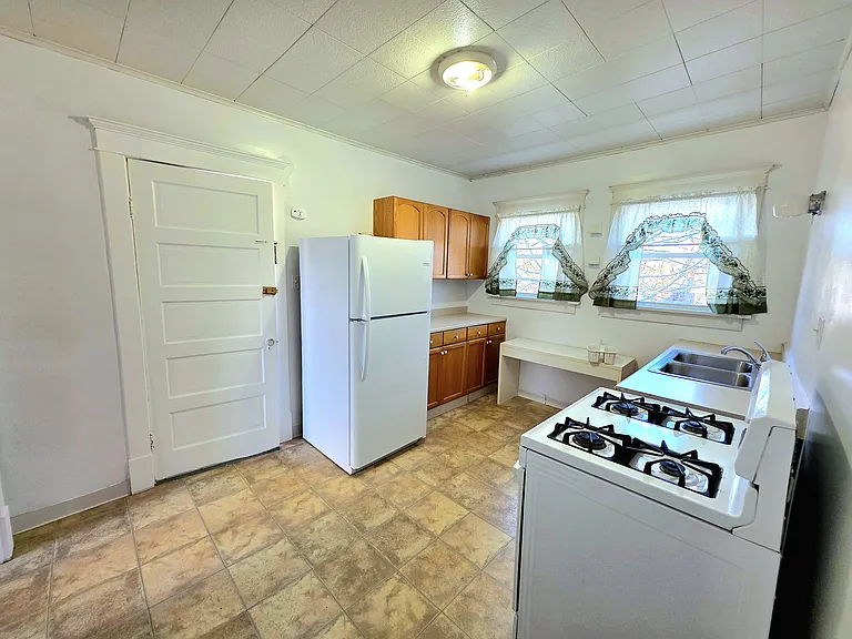 94 Parkwood Ave #2 — Photo 13