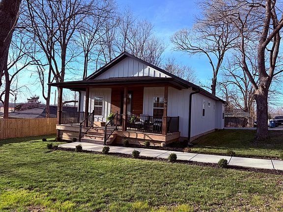 2nd image of 205 S 3rd Avenue