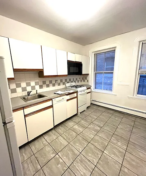 64 Phillips St #1 — Photo 1