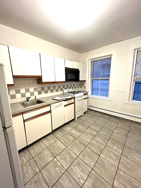 64 Phillips St #1