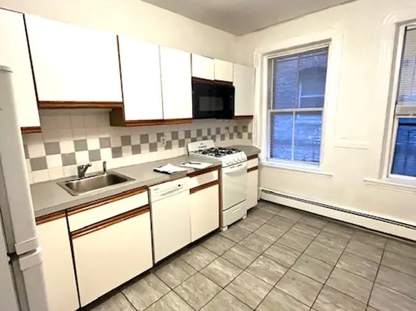 64 Phillips St, Boston, MA